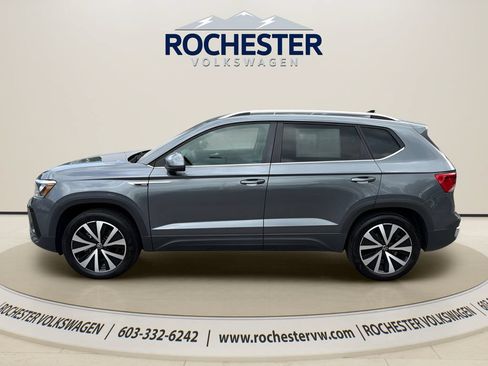Used 2023 Volkswagen Taos SE w/ Panoramic Sunroof Package AWD/4WD image 3