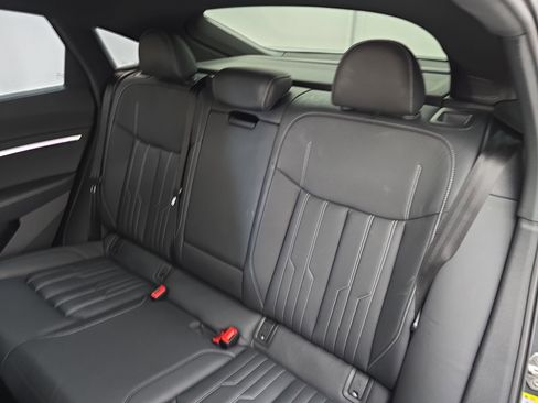 Used 2024 Audi Q8 e-tron Prestige image 14