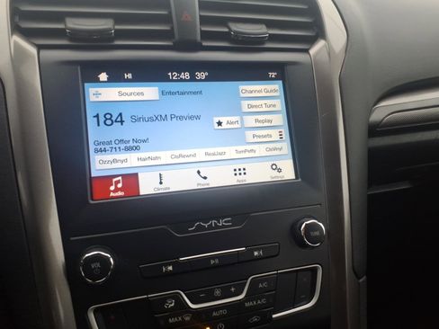 Used 2019 Ford Fusion SE image 16