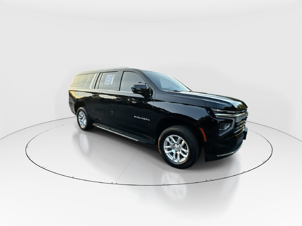 Used 2025 Chevrolet Suburban LS RWD image 2