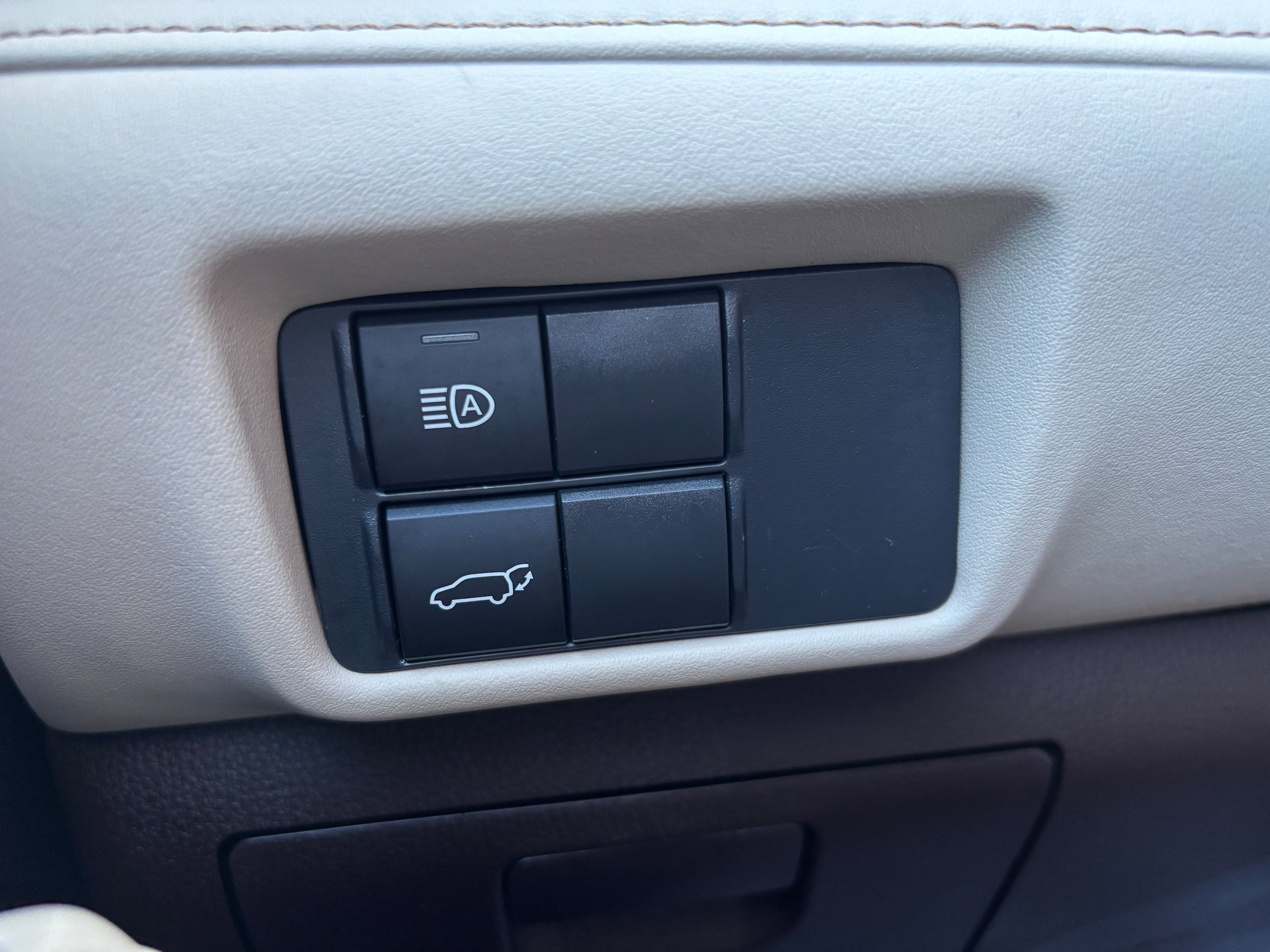 Used 2021 Toyota Highlander XLE FWD image 22