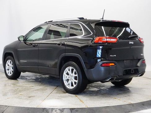 Used 2017 Jeep Cherokee Latitude w/ Cold Weather Group image 3