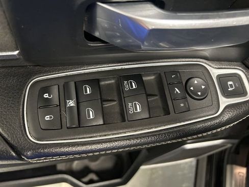 Used 2022 RAM 3500 Laramie w/ Night Edition image 13