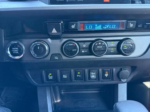 Used 2016 Toyota Tacoma TRD Off-Road AWD/4WD image 18