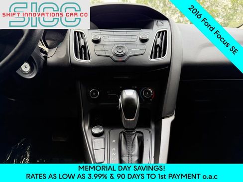Used 2016 Ford Focus SE w/ Equipment Group 201A FWD image 12