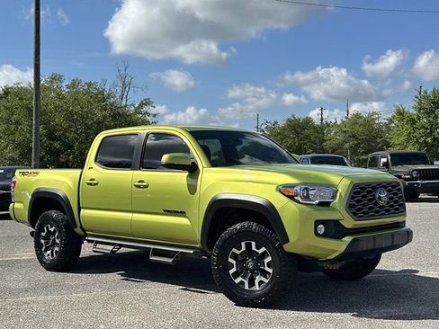 Used 2023 Toyota Tacoma TRD Off-Road w/ Technology Package AWD/4WD image 7