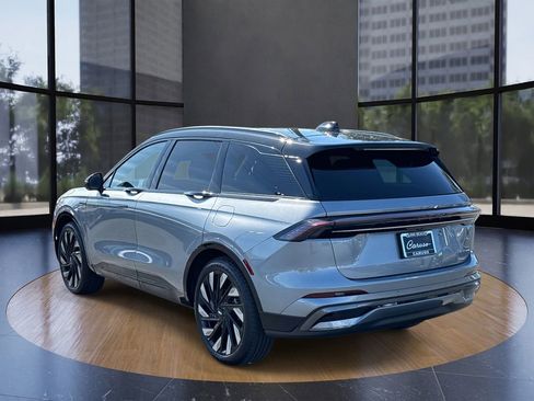 Used 2025 Lincoln Nautilus Reserve w/ Jet Appearance Package image 4