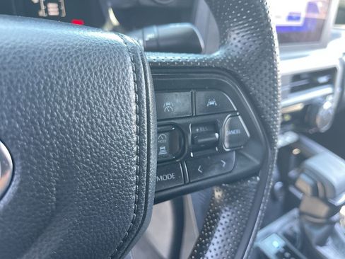 Used 2025 Toyota Tacoma SR5 AWD/4WD image 15