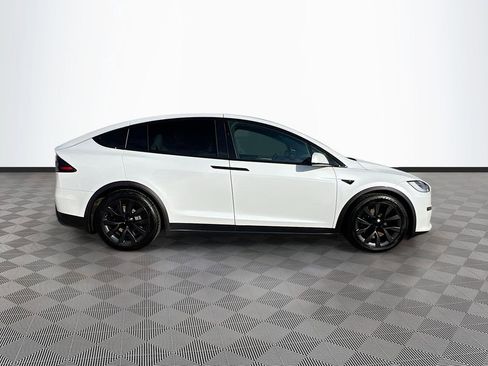 Used 2022 Tesla Model X image 8