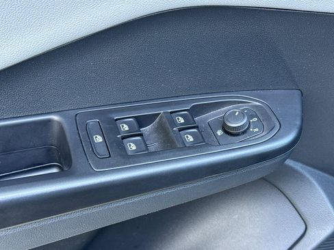 Used 2023 Volkswagen Taos SE AWD/4WD image 14