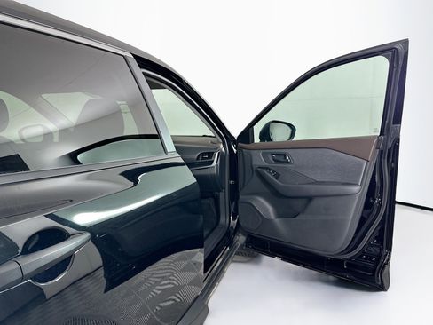 Used 2023 Nissan Rogue S AWD/4WD image 30