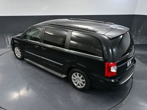 Used 2013 Chrysler Town & Country Touring image 49