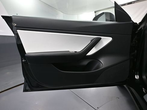 Used 2018 Tesla Model 3 Long Range AWD/4WD image 16
