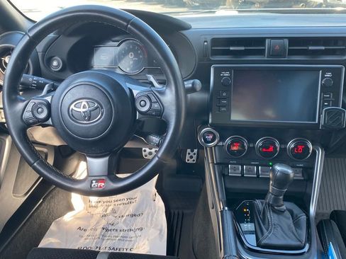 Used 2022 Toyota GR86 Premium w/ ALL Weather Mat Package (TMS) RWD image 16