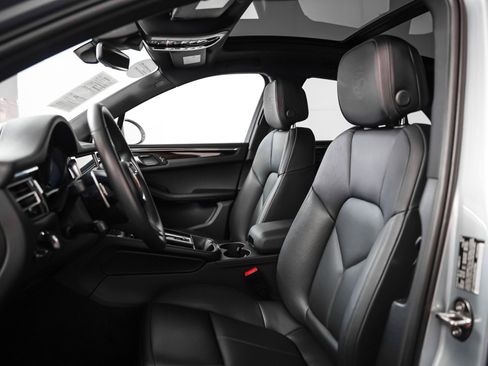 Used 2025 Porsche Macan image 5