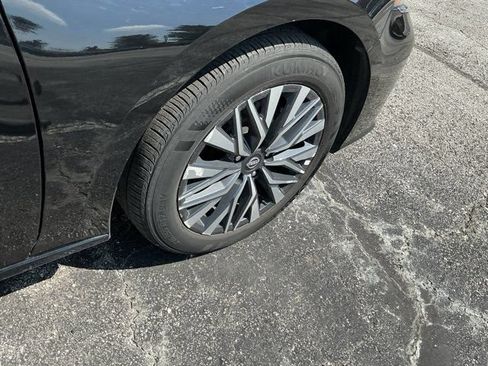 Used 2025 Nissan Altima 2.5 SV FWD image 19