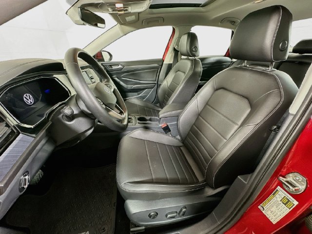 Certified 2023 Volkswagen Jetta SE w/ Panoramic Sunroof Package FWD image 21
