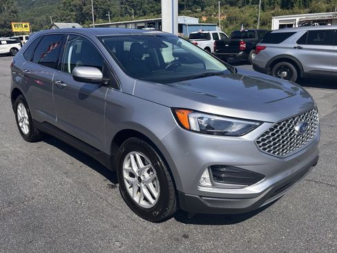 Used 2023 Ford Edge SEL w/ Convenience Package AWD/4WD image 4