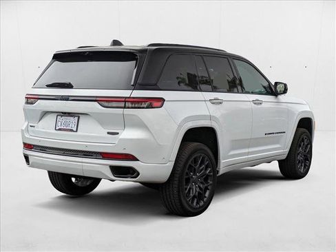 New 2024 Jeep Grand Cherokee Summit image 2