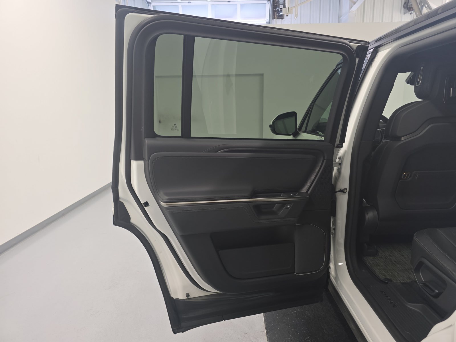 Used 2025 Rivian R1S Adventure Dual AWD/4WD image 17