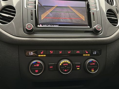 Used 2016 Volkswagen Tiguan SEL AWD/4WD image 31