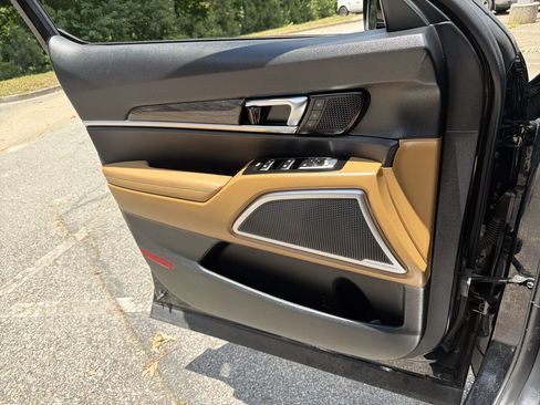 Used 2022 Kia Telluride SX w/ Towing Package FWD image 16