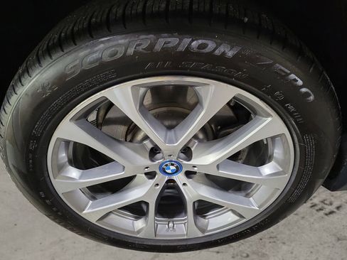 Used 2025 BMW X5 xDrive50e w/ Climate Comfort Package image 12