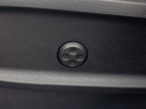 New 2026 Mercedes-Benz GLB 250 4MATIC image 38