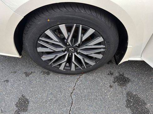 Used 2023 Nissan Altima 2.5 SV FWD image 35