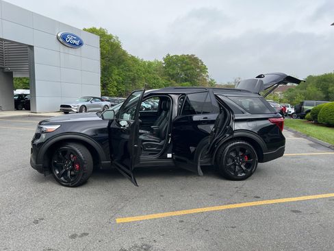 Used 2022 Ford Explorer ST w/ Equipment Group 401A image 8