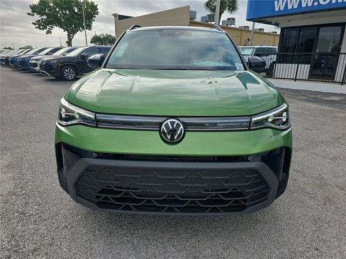 New 2026 Volkswagen Taos SE FWD image 2
