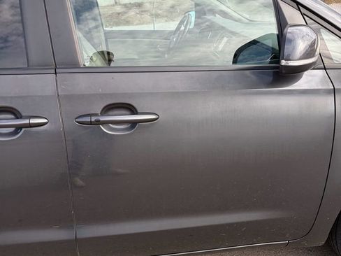 Used 2017 Kia Sedona LX w/ LX Essentials Premium Package image 17