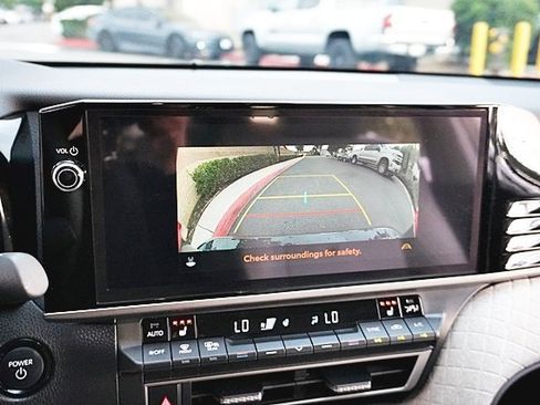 Used 2025 Toyota Camry XLE image 25