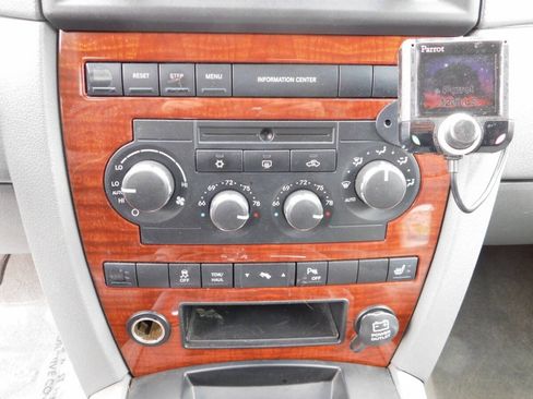 Used 2006 Jeep Grand Cherokee Limited AWD/4WD image 13