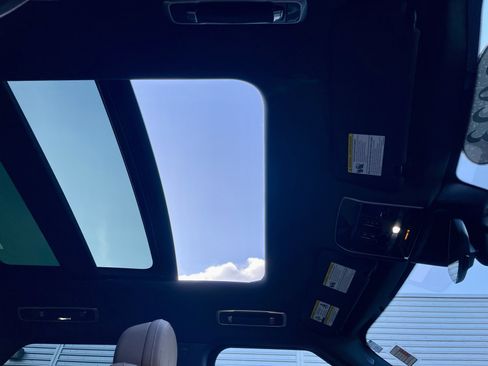 Used 2023 Land Rover Range Rover Sport SE image 17