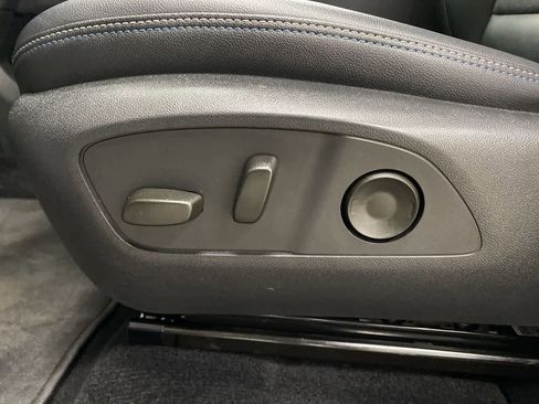 Used 2025 Chevrolet Equinox EV LT w/ Convenience Package image 14