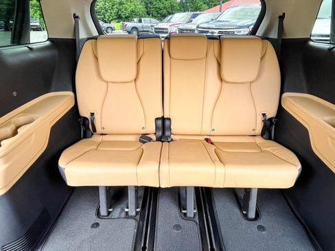 Used 2024 Kia Carnival EX FWD image 14