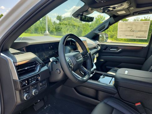 New 2026 GMC Yukon XL Denali w/ Denali Reserve Package AWD/4WD image 13