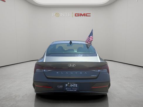 Used 2024 Hyundai Elantra Limited FWD image 4