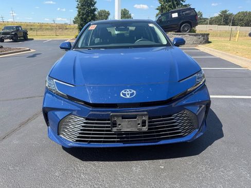 Used 2026 Toyota Camry XLE FWD image 2