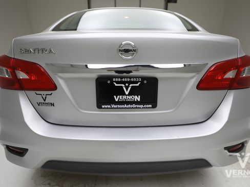 Used 2016 Nissan Sentra S image 4