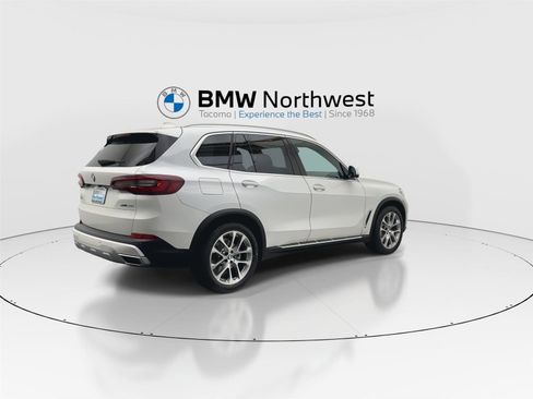 Used 2022 BMW X5 xDrive40i w/ Parking Assistance Package image 3