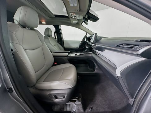 Used 2026 Toyota Sienna XLE FWD image 34