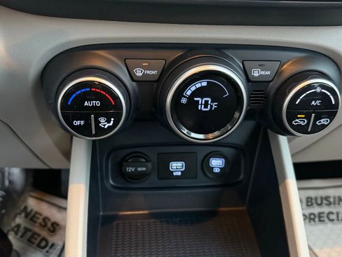 Used 2020 Hyundai Venue image 42