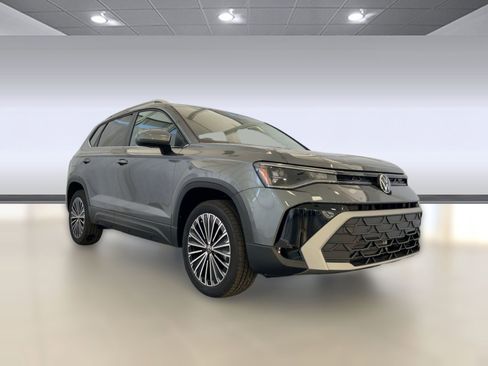 New 2026 Volkswagen Taos SE image 7