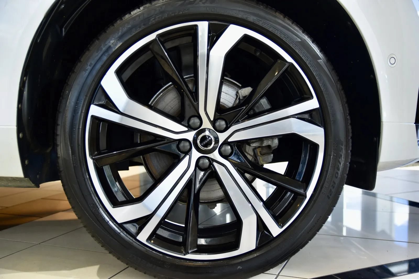 Used 2024 Volvo XC60 B5 Ultimate w/ Climate Package AWD/4WD image 9