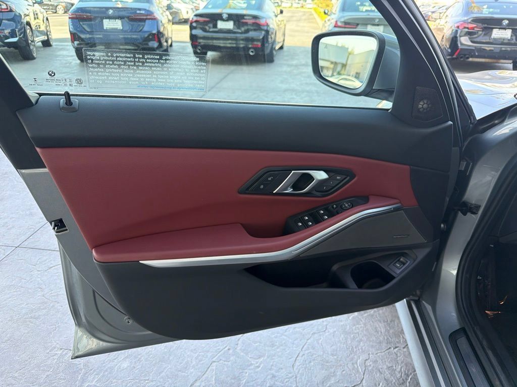 Used 2025 BMW 330i Sedan w/ Premium Package RWD image 8