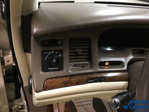 Used 1997 Lincoln Town Car Executive RWD image 21