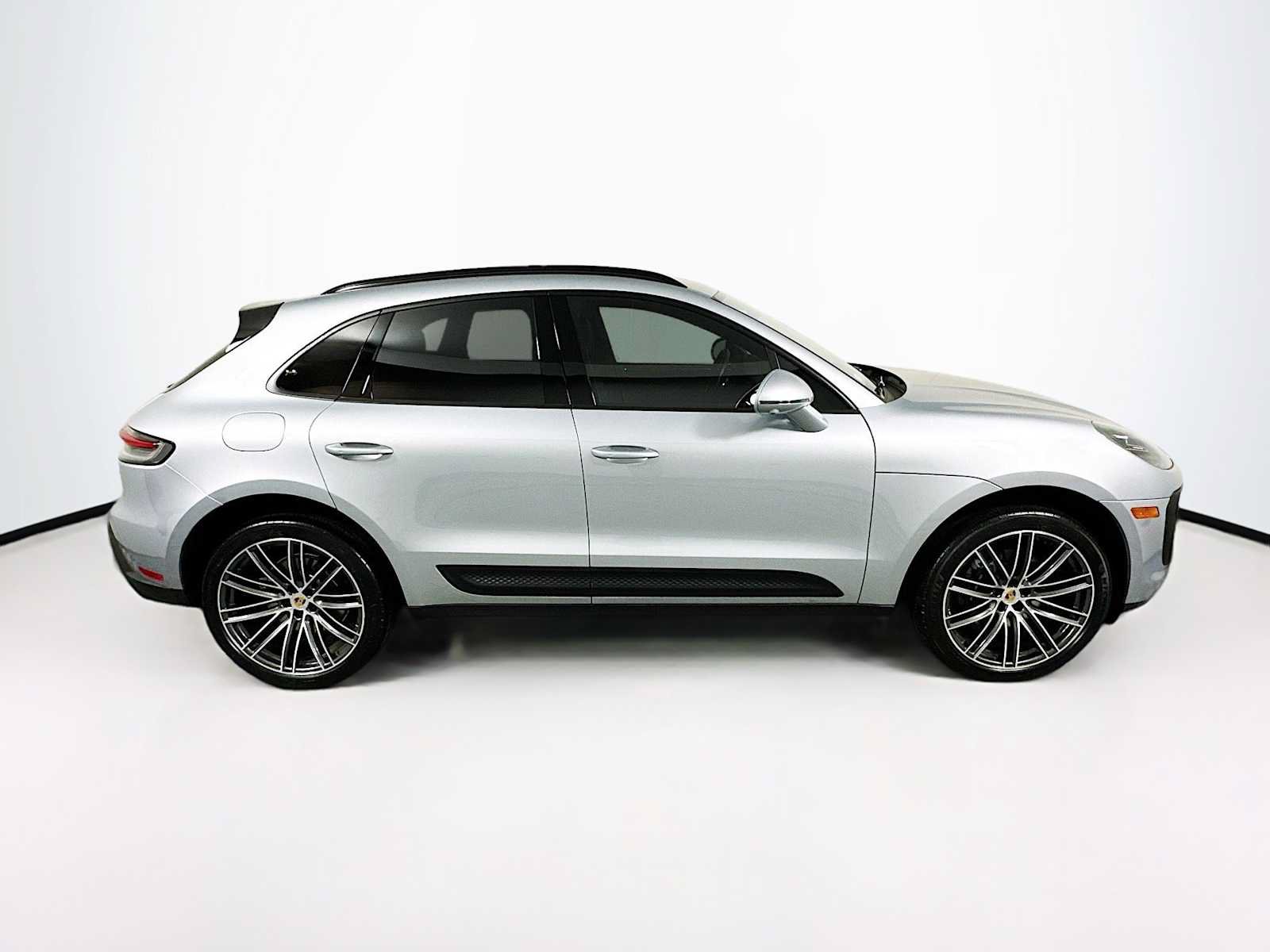 Certified 2026 Porsche Macan AWD/4WD image 8