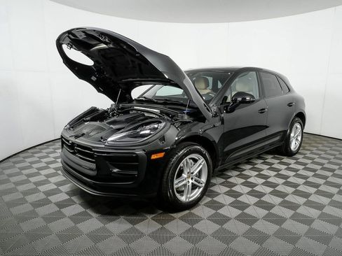 Certified 2025 Porsche Macan image 35